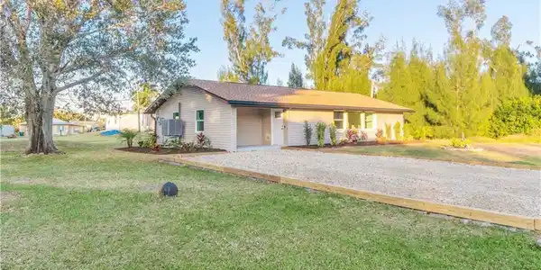 3400 Gulfbreeze LN