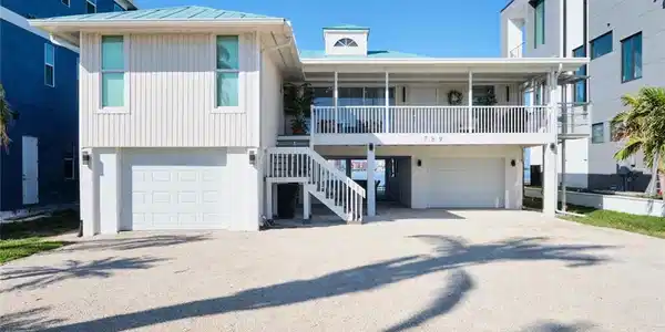 789 San Carlos DR