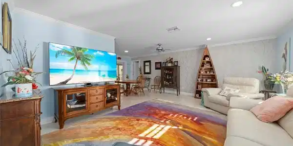 Image 4: Living room