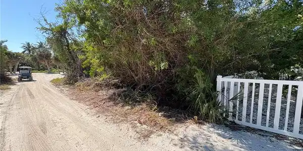 Image 2: Residential Lot