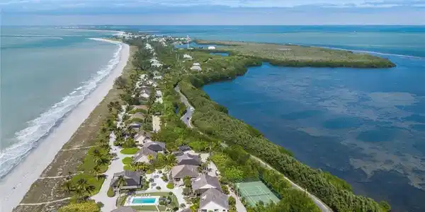 25 Beach Homes