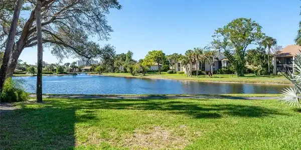 541 Lake Louise CIR