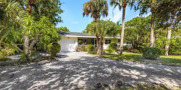 3902 Coquina DR