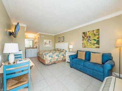 2555 Tamiami TRL N