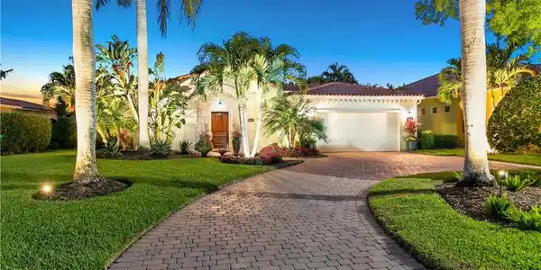 8515 Bellagio DR