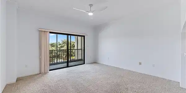 900 Arbor Lake DR