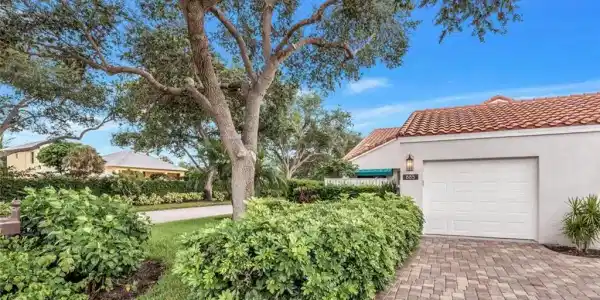 885 Reef Point CIR