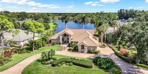3709 Woodlake DR