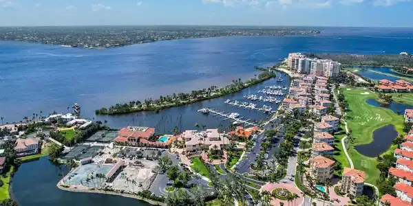 11061 Harbour Yacht CT