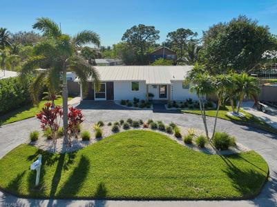 2736 Riverview DR