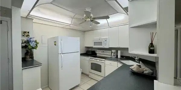 380 SEAVIEW CT