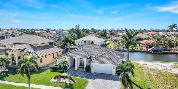 222 N Barfield DR