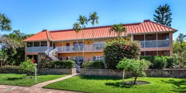 805 E Gulf DR