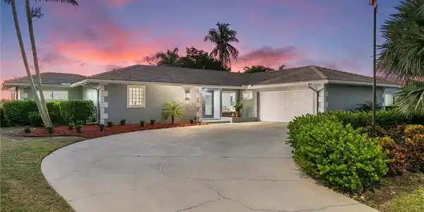 240 Shadowridge CT