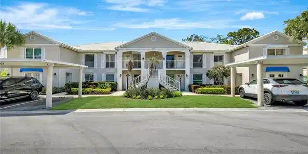 893 Gulf Pavilion DR