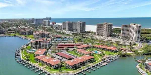 543 Seaview CT