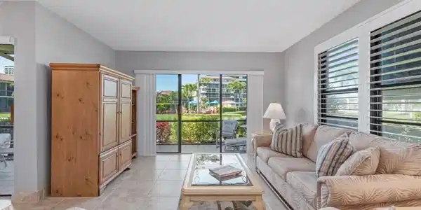 645 Seaview CT