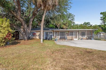 1119 Travis AVE