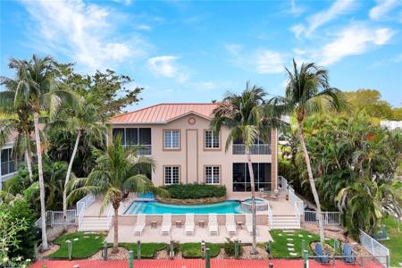 1485 Chesapeake AVE