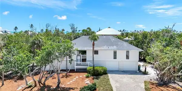 1043 Blue Heron DR