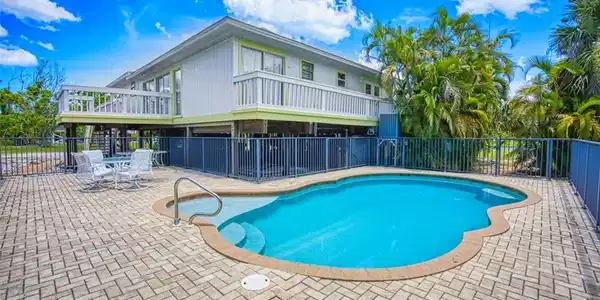 1674 Bunting LN