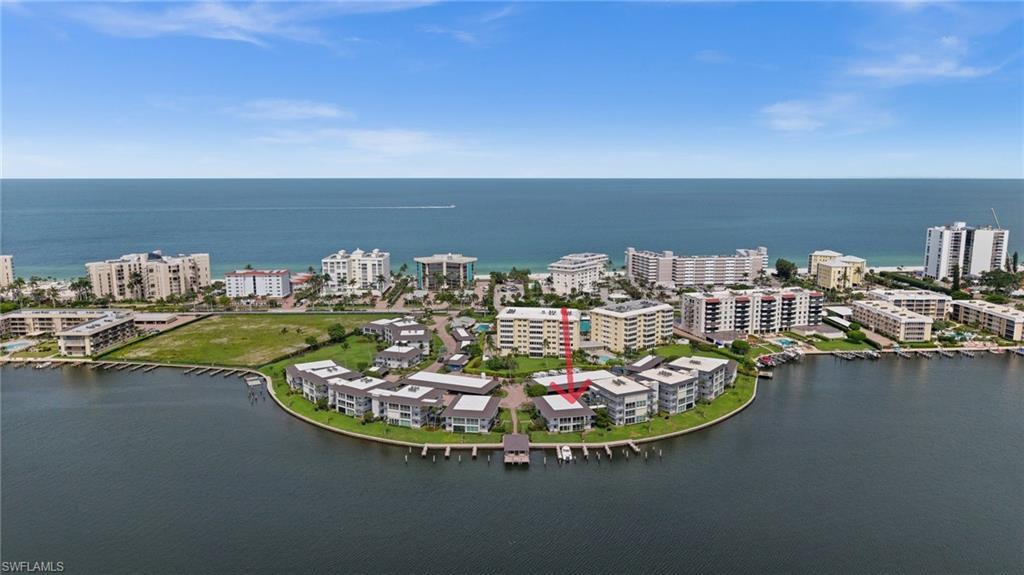 Image 3: Steps from the Beach directly on Moorings Bay