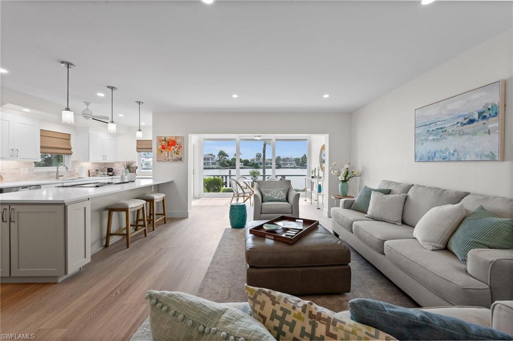Image 4: Open, light-filled floor plan