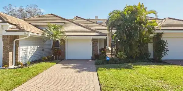 575 Park Shore DR