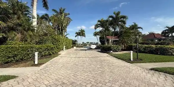4792 Corian CT