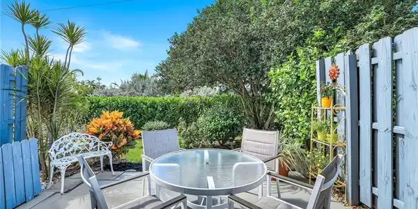 138 Marco Villas DR