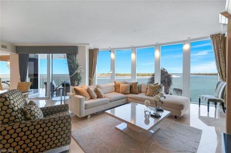 700 La Peninsula BLVD