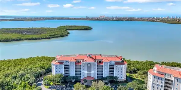 337 Vintage Bay DR