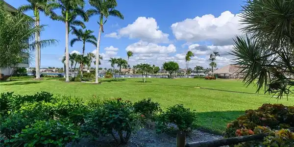 657 Seaview CT