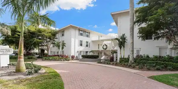 322 Harbour DR