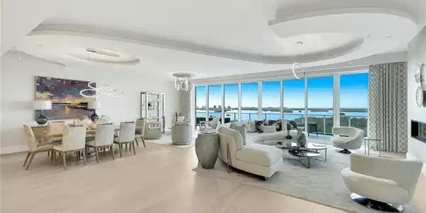 Image 2: Expansive interiors, abundant natural light, andpanoramic views await.