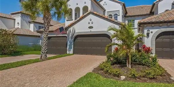 3755 Montreux LN