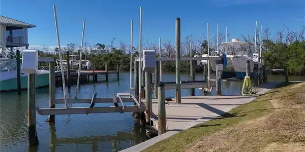 Image 2: Dock with 3 boat lifts & composite decking