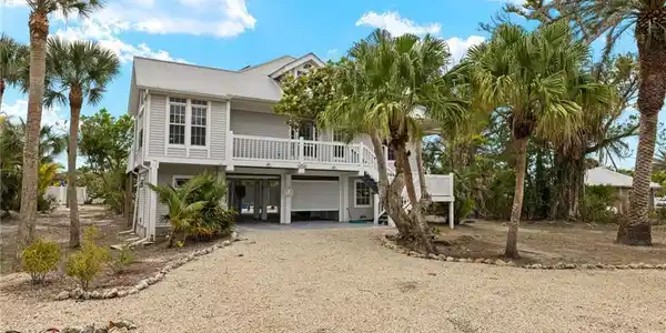 284 Ferry Landing DR