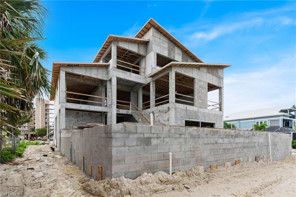 Image 4: Rear view of house with a balcony