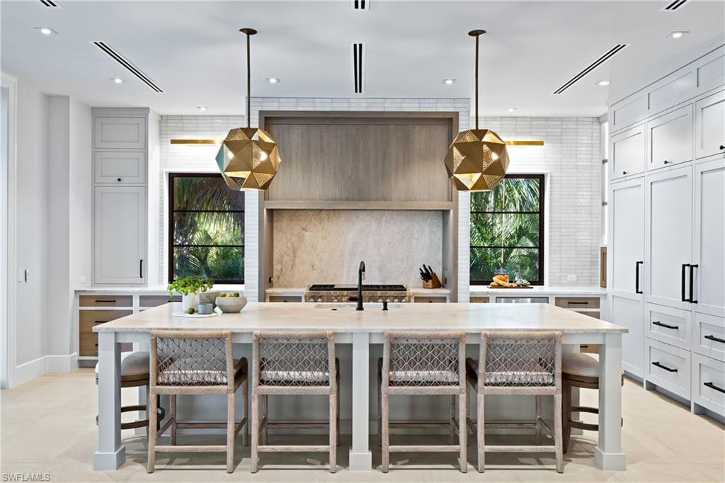 Image 4: Custom touches of modern luxury