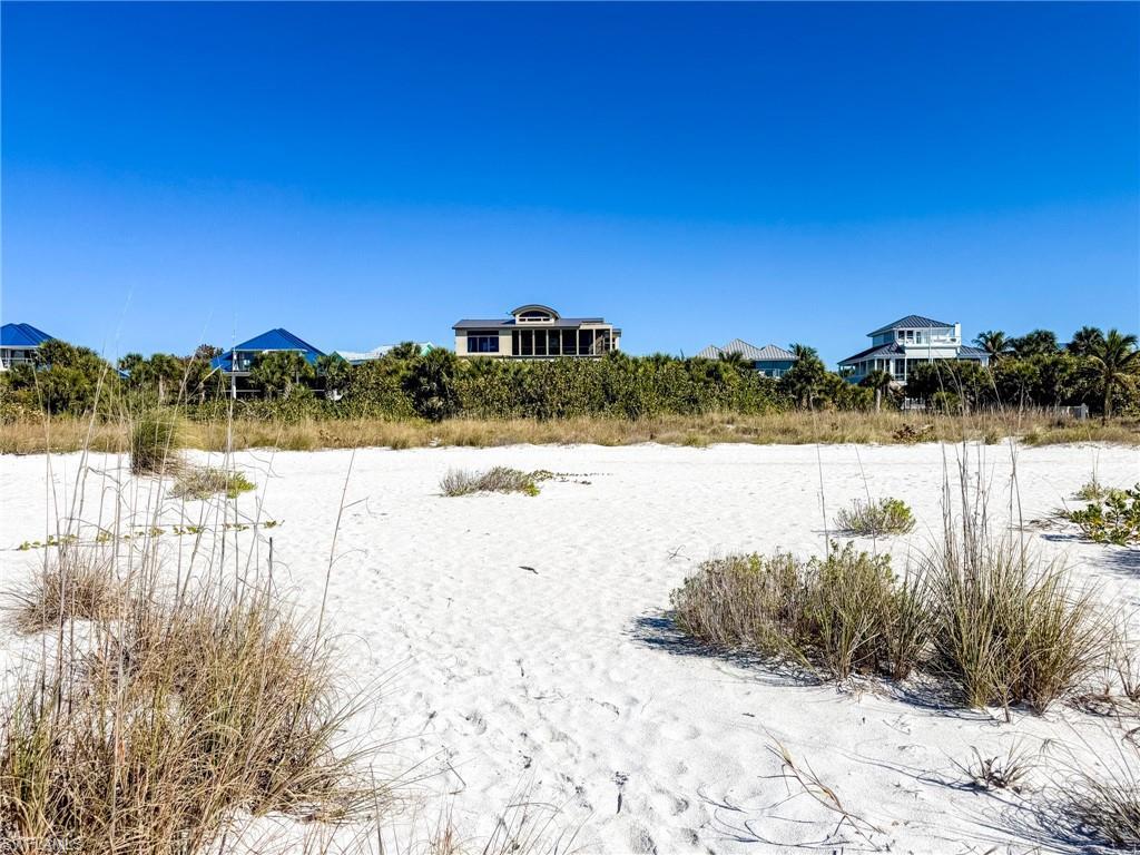 Image 4: Pristine sugar sandy beach