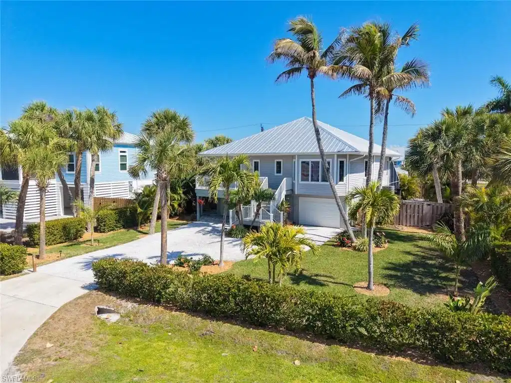 Image 1: 1360 Jamaica Drive