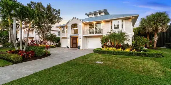 196 Topanga DR