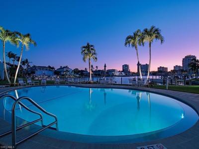 400 Park Shore DR