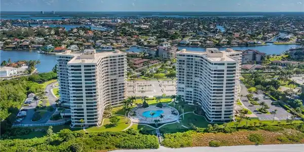380 Seaview CT