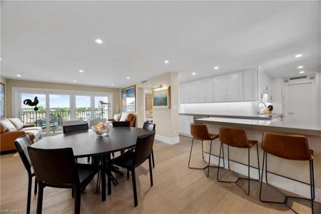 300 Park Shore DR
