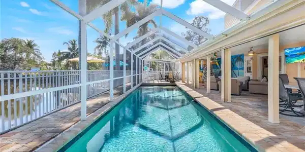 3869 Riviera CIR