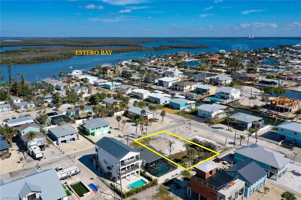 Image 3: It's also only steps away from Estero Bay!
