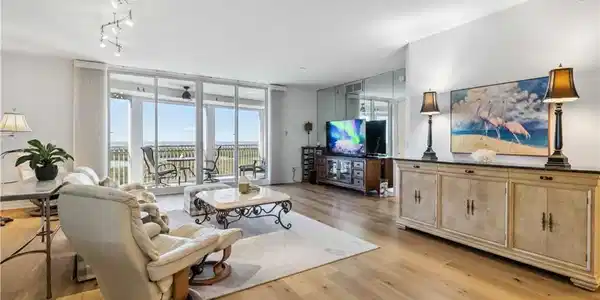 1001 Arbor Lake DR