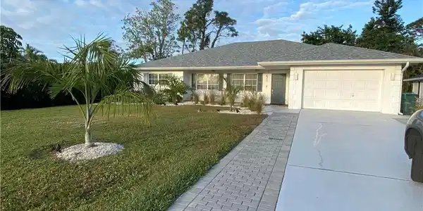 621 E Valley DR